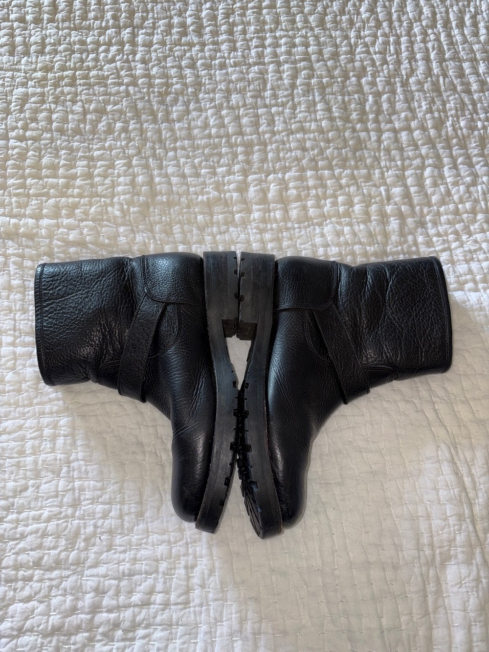 Frye Women’s Natalie Short Engineer Lug Black Leather Buckle Boots EUC 8.5 - Picture 9 of 11